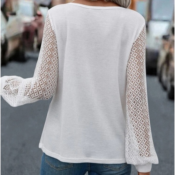 New white contrast lace sleeve top - Picture 5 of 6